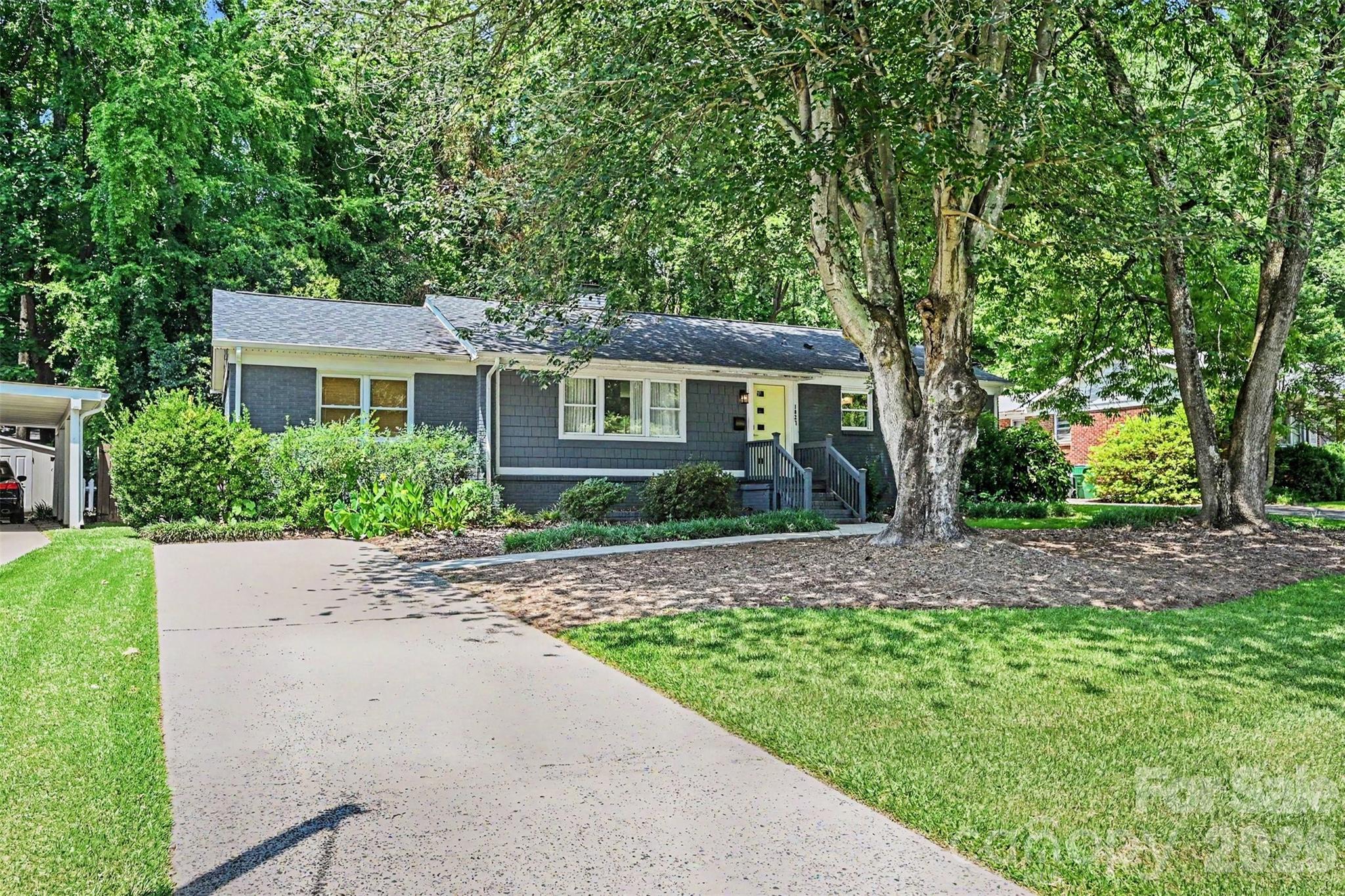 1027 Dresden Drive W