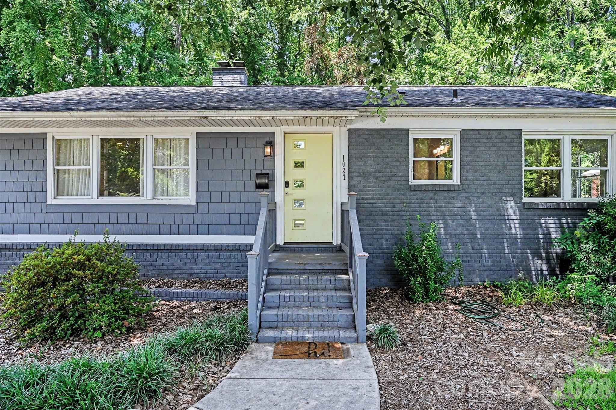 1027 Dresden Drive W