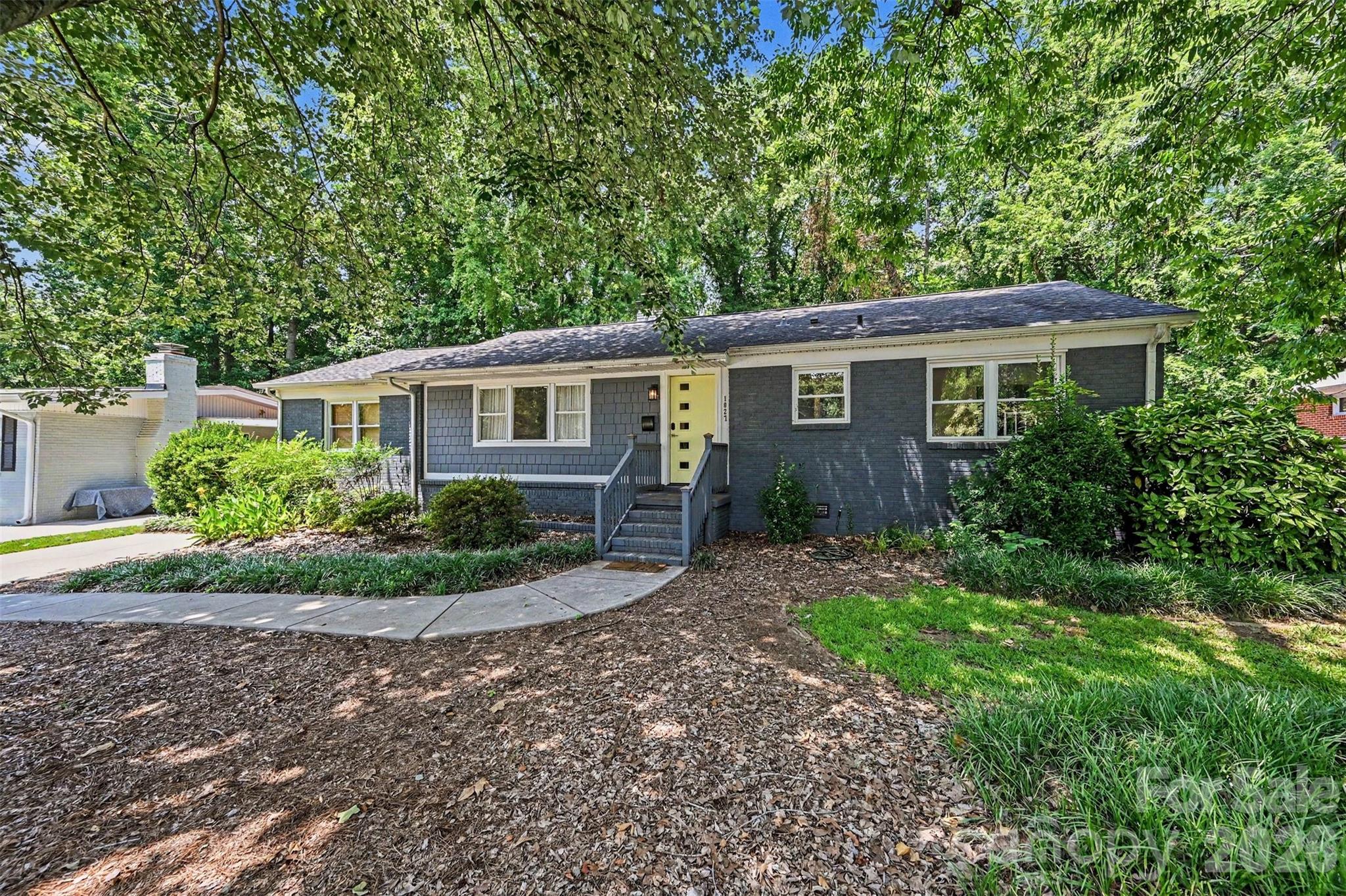 1027 Dresden Drive W