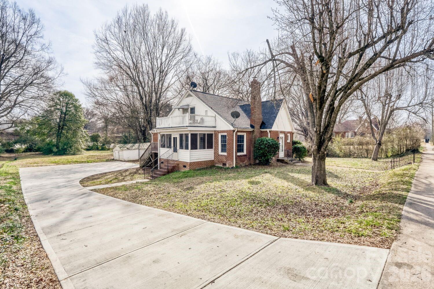 639 E Iredell Avenue