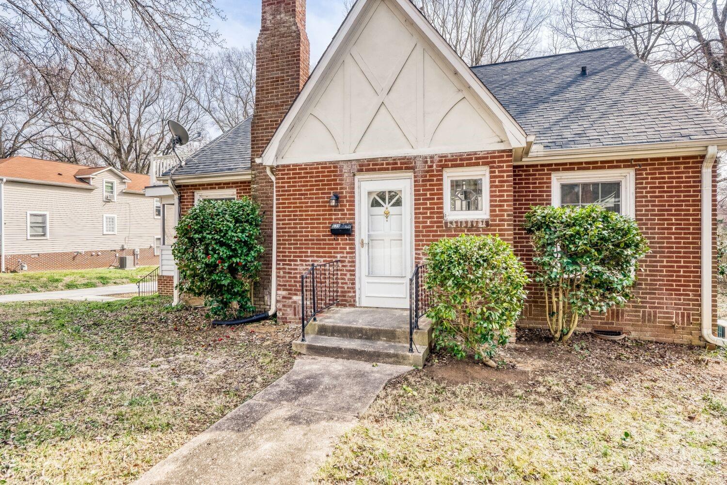 639 E Iredell Avenue