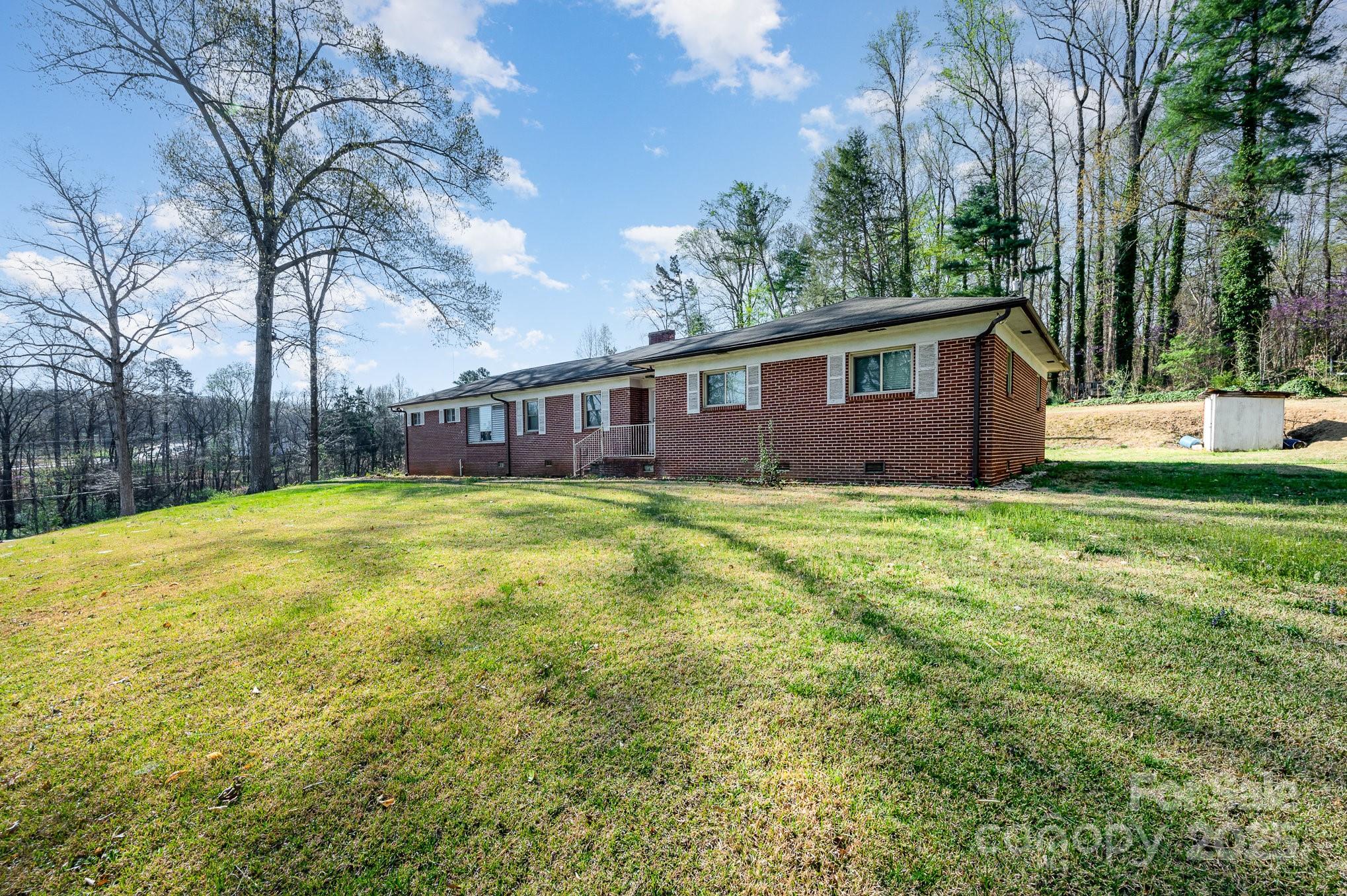 724 Rocky River Road W