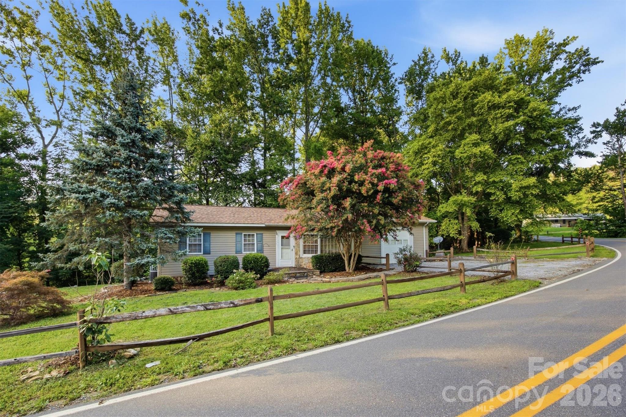 5513 Old Linville Road