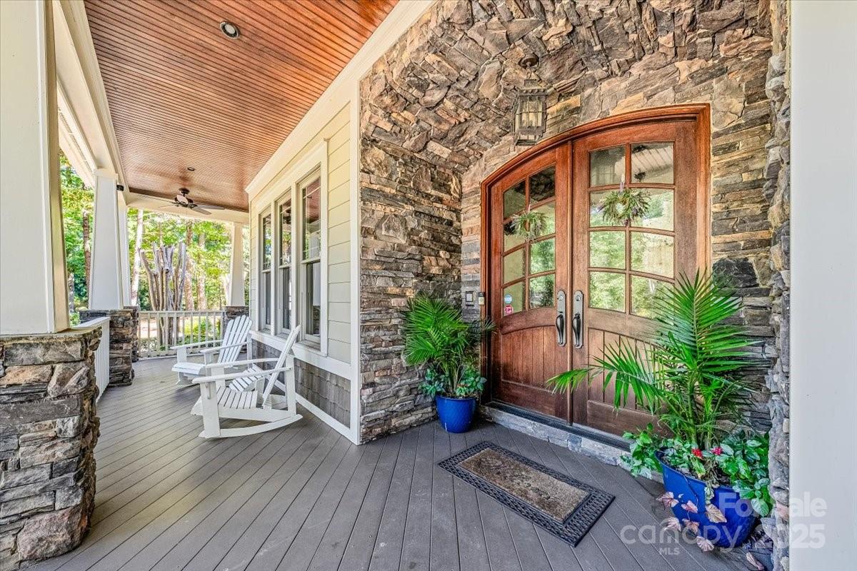 157 Dedham Loop