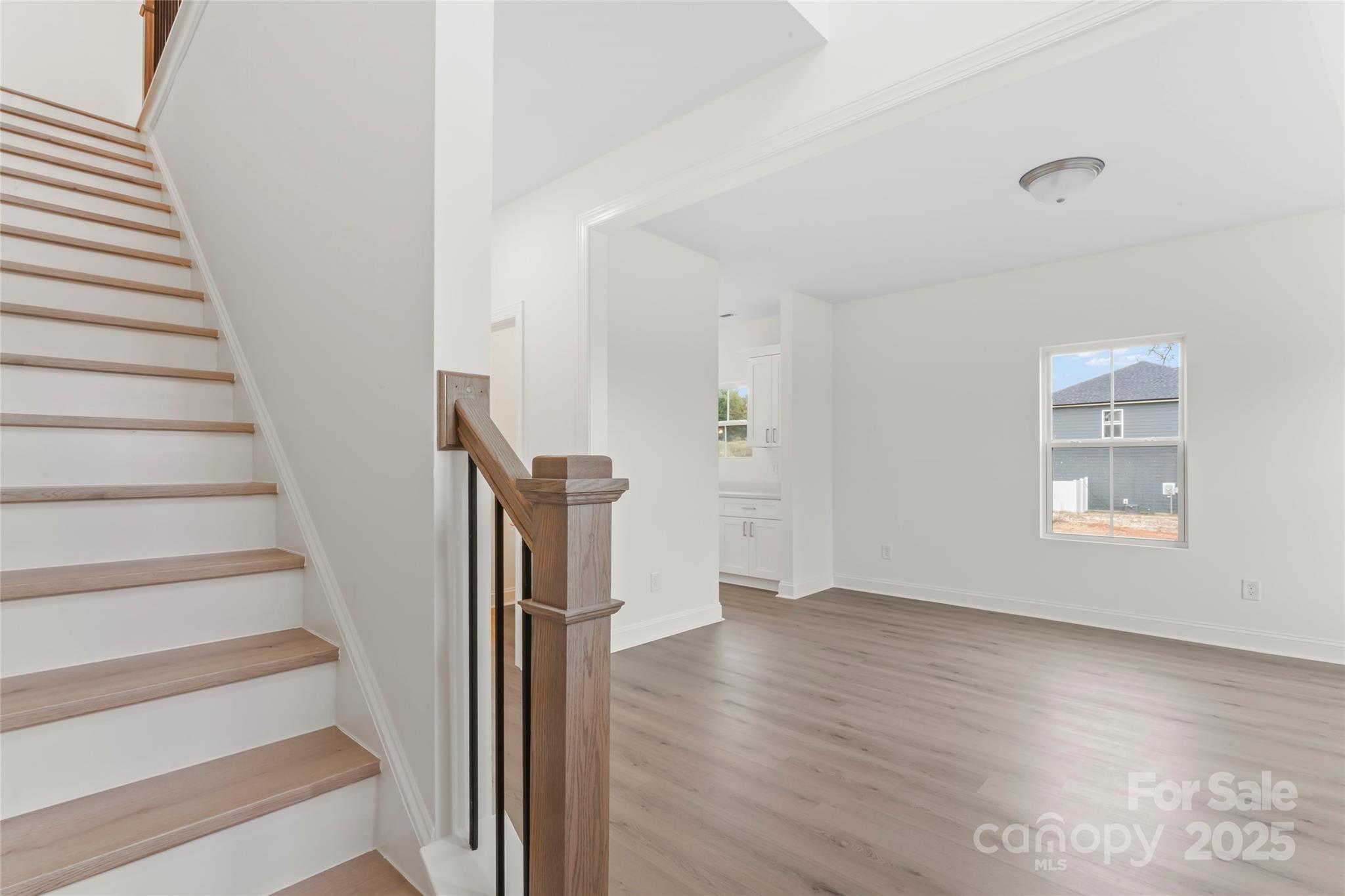 1335 Winged Way 4