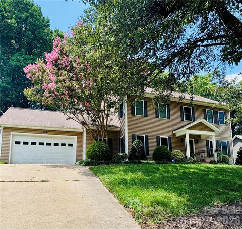 Photo of 2941 8th Street Court NE, Hickory, NC 28601 (MLS # 4405635)