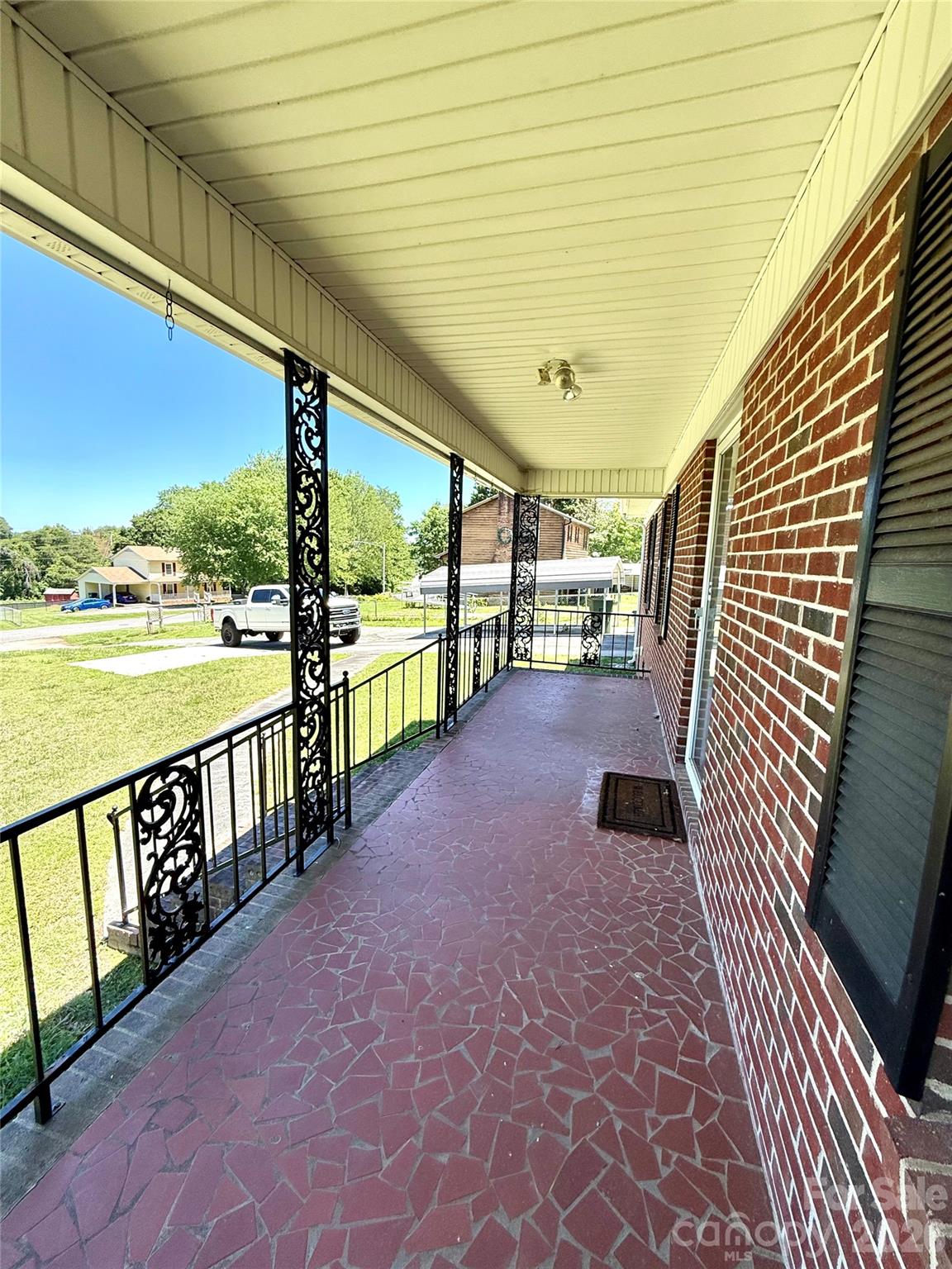 1106 Laurel Woods Drive