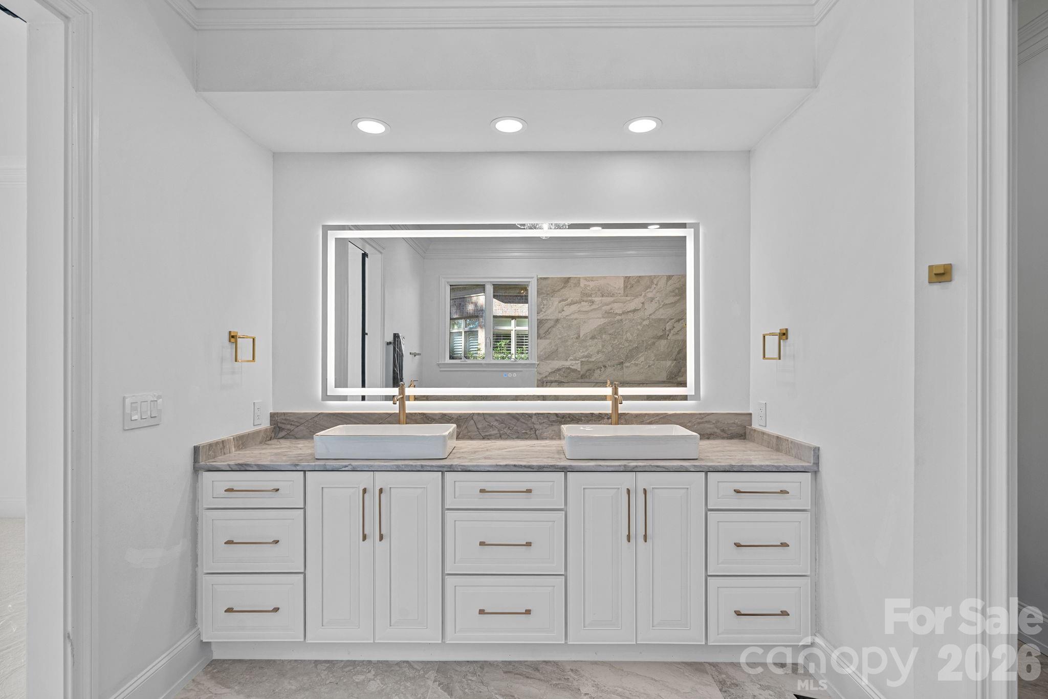 The Peninsula - Residential