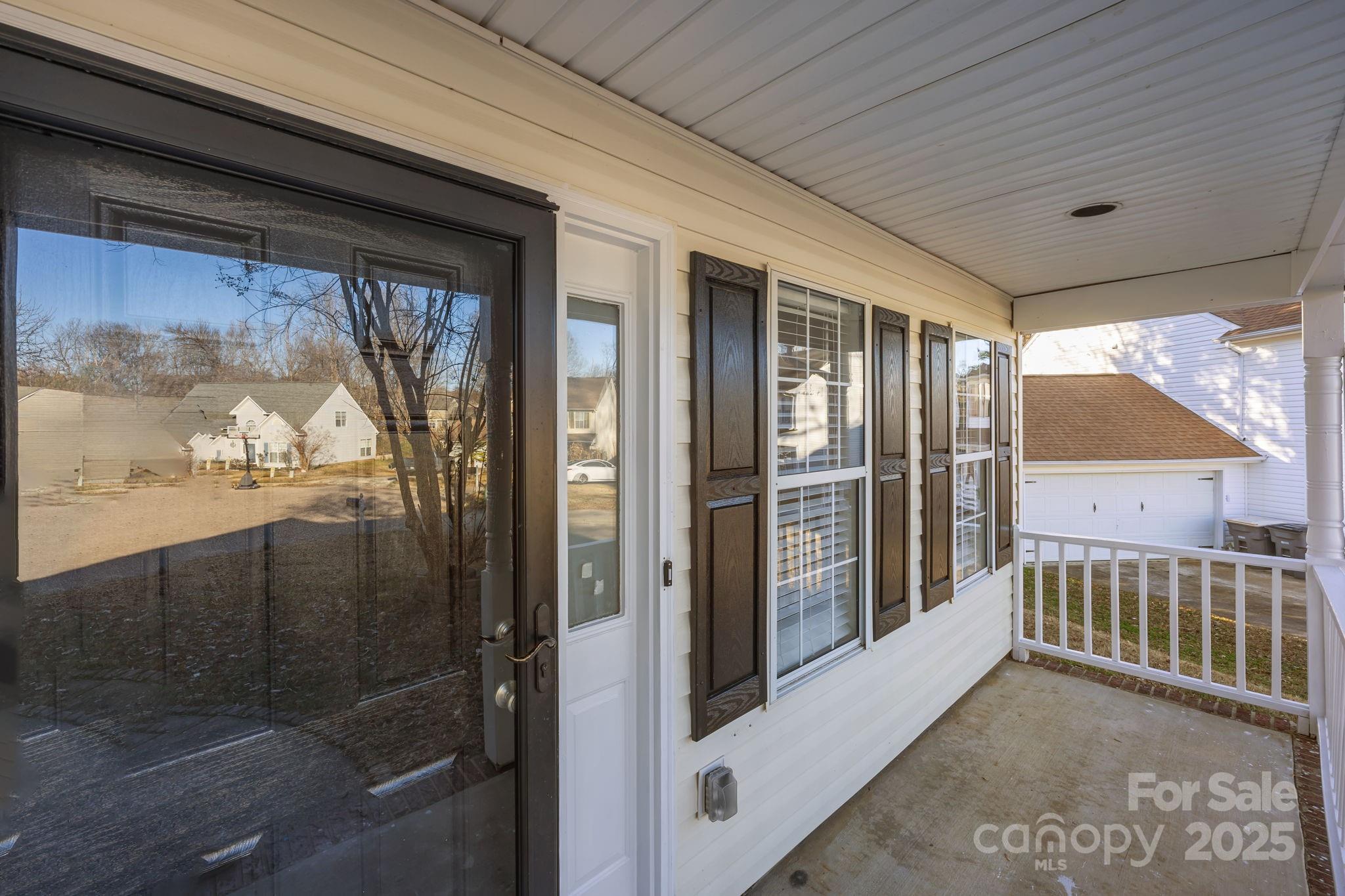 1561 Forest Glen Lane