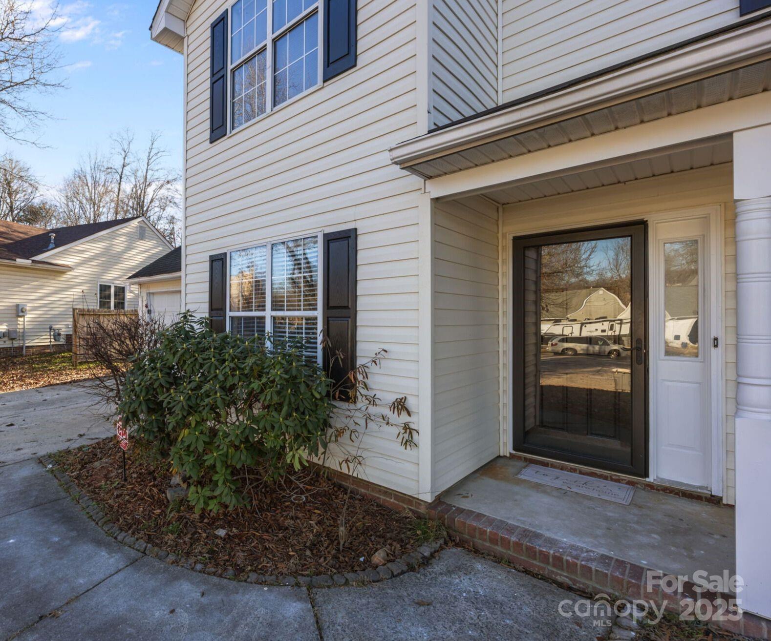 1561 Forest Glen Lane