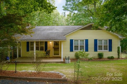 Photo of 2929 Matoka Trail, Matthews, NC 28104 (MLS # 4297780)