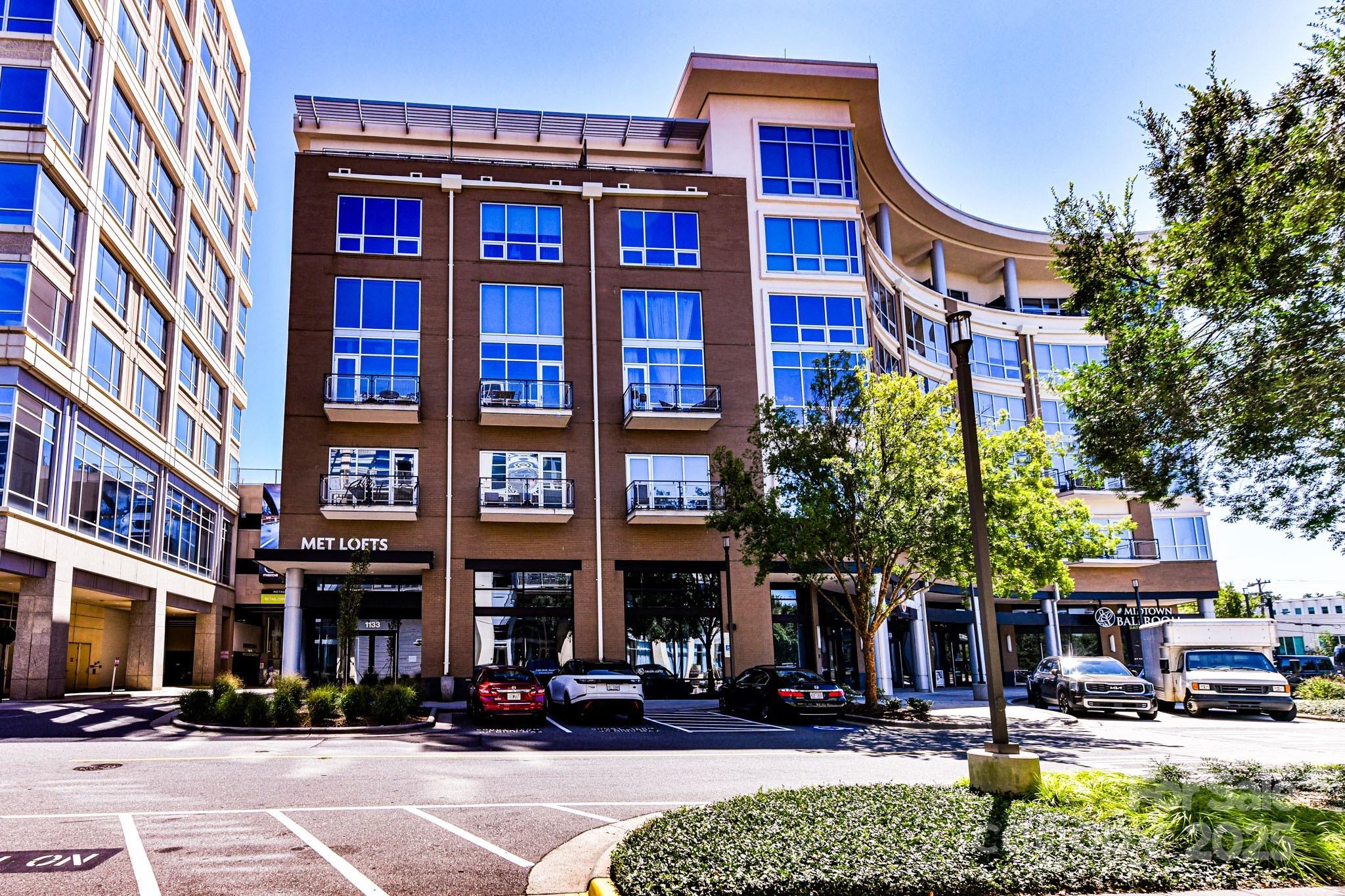 1133 Metropolitan Avenue 613