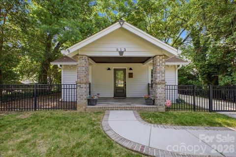 Photo of 813 Walnut Avenue, Charlotte, NC 28208 (MLS # 4371546)