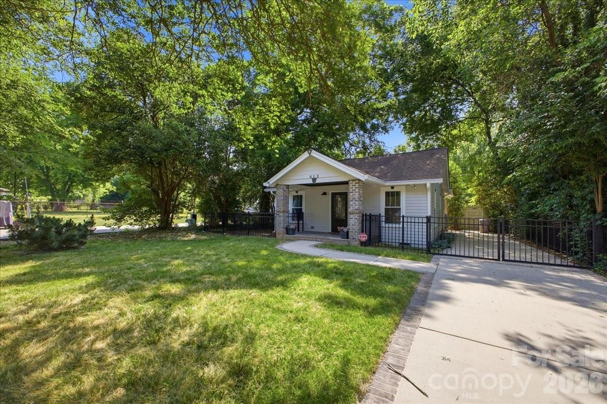813 Walnut Avenue