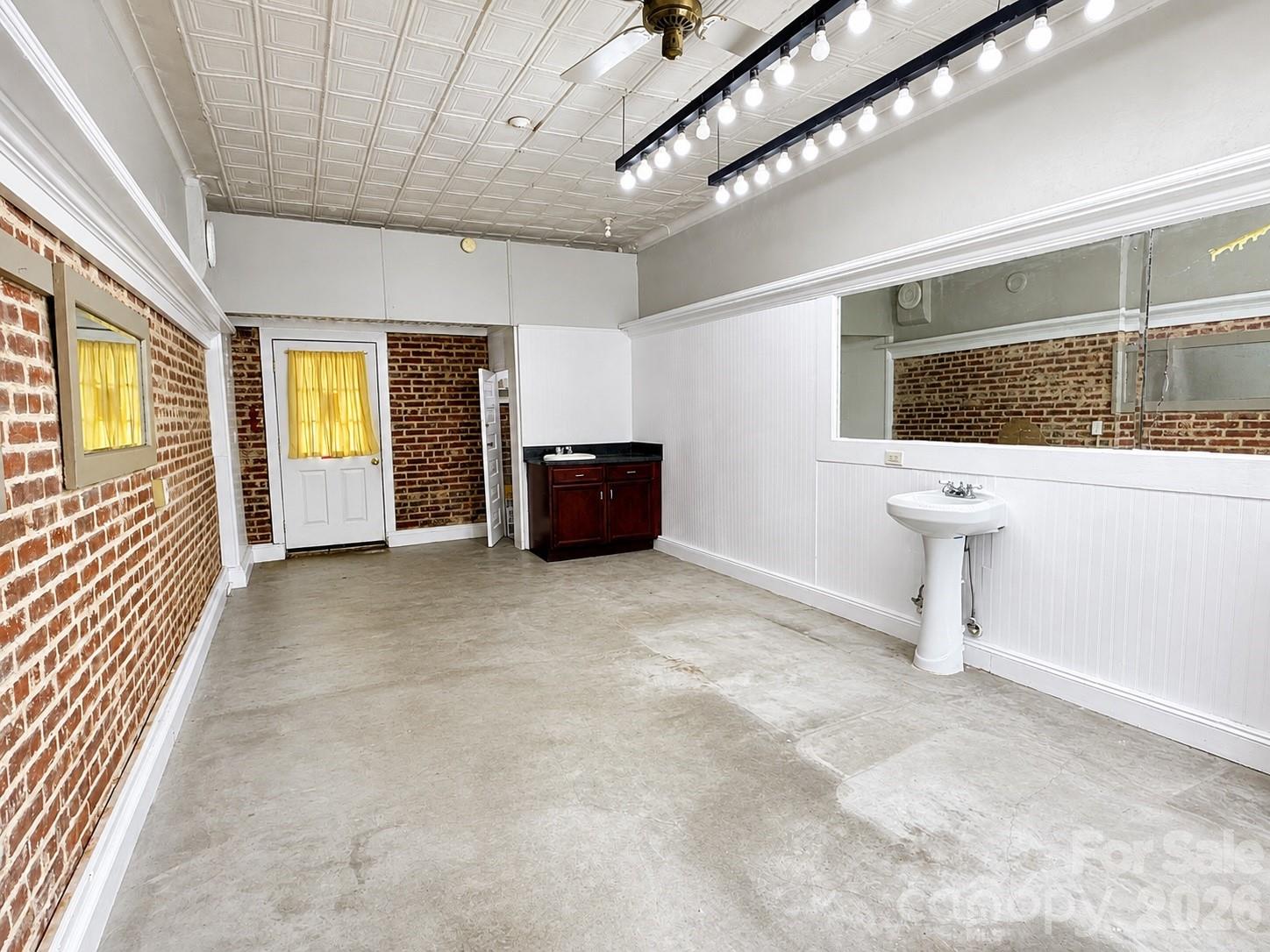 7 E Liberty Street