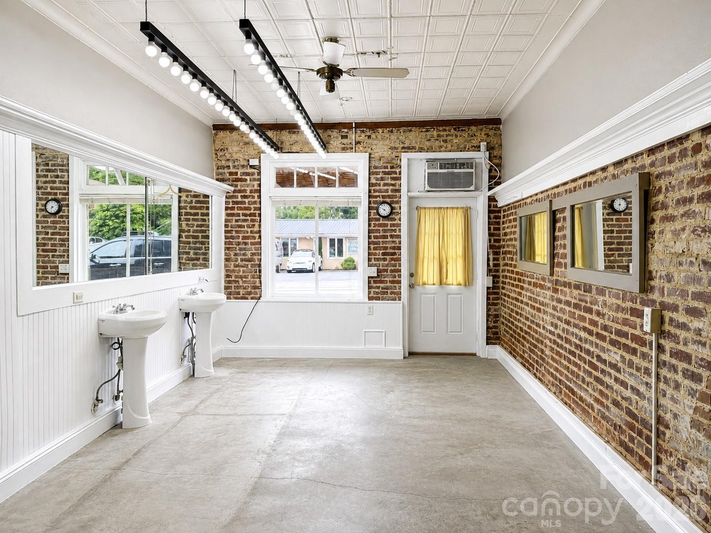 7 E Liberty Street