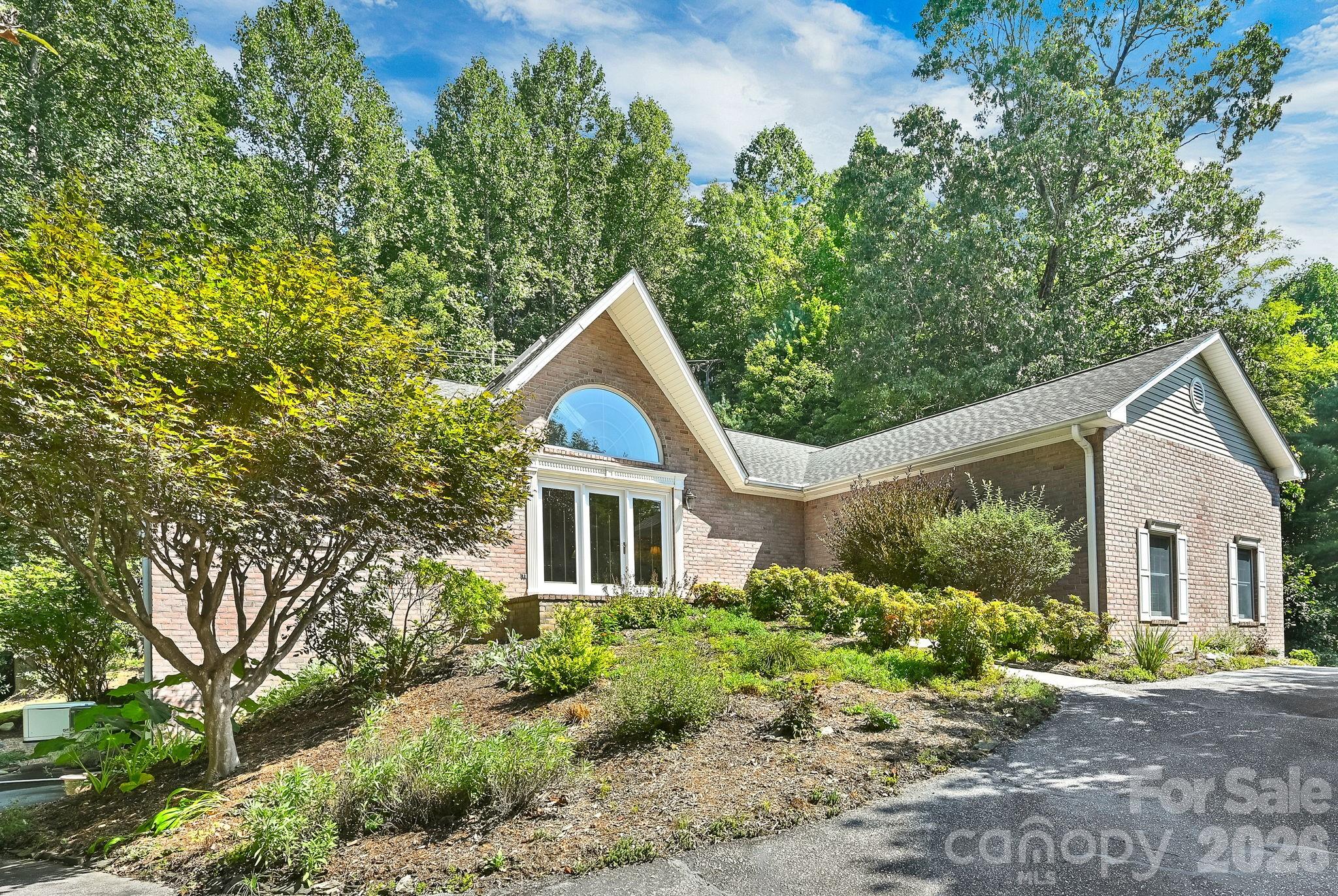 4311 Cove Loop Road