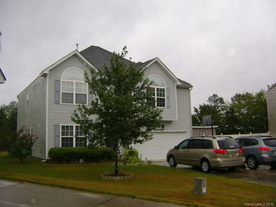 Beautiful home on cul-de-sac lot in NW Rock hill location. Tile and carpet. Open LR/DR. Sunken Den with Fireplace. Nice open kitchen with large eating area between Den and Kitchen. Patio. Double Attached Garage. Hurry!