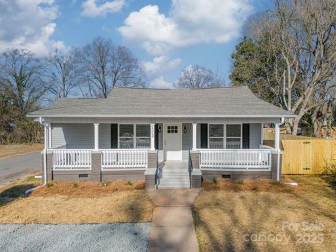 2328 Sanders Avenue Charlotte NC 28216
