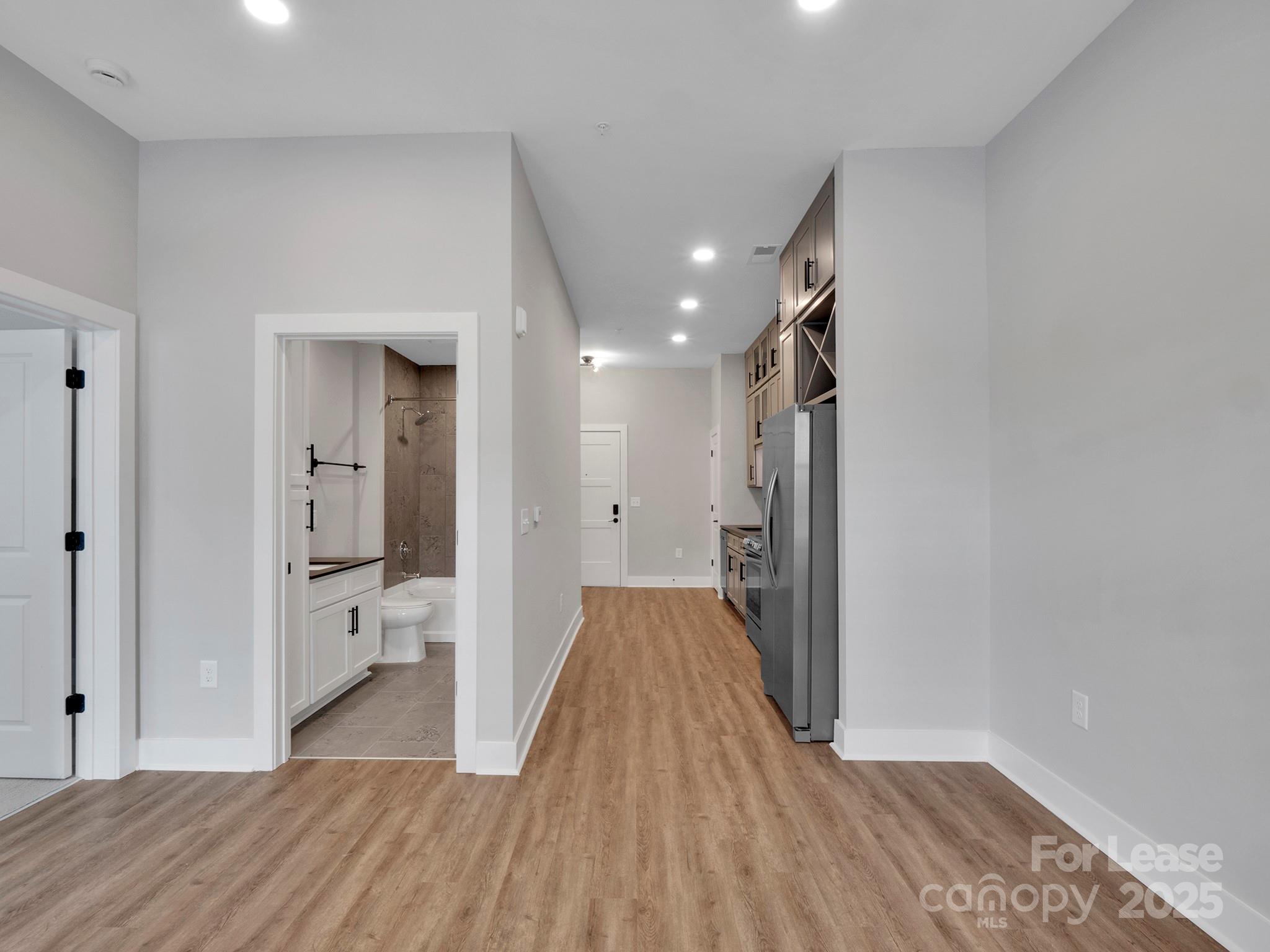 Charlotte, North Carolina 28209, United States, 1 Bedroom Bedrooms, ,1 BathroomBathrooms,Residential,Active,53851