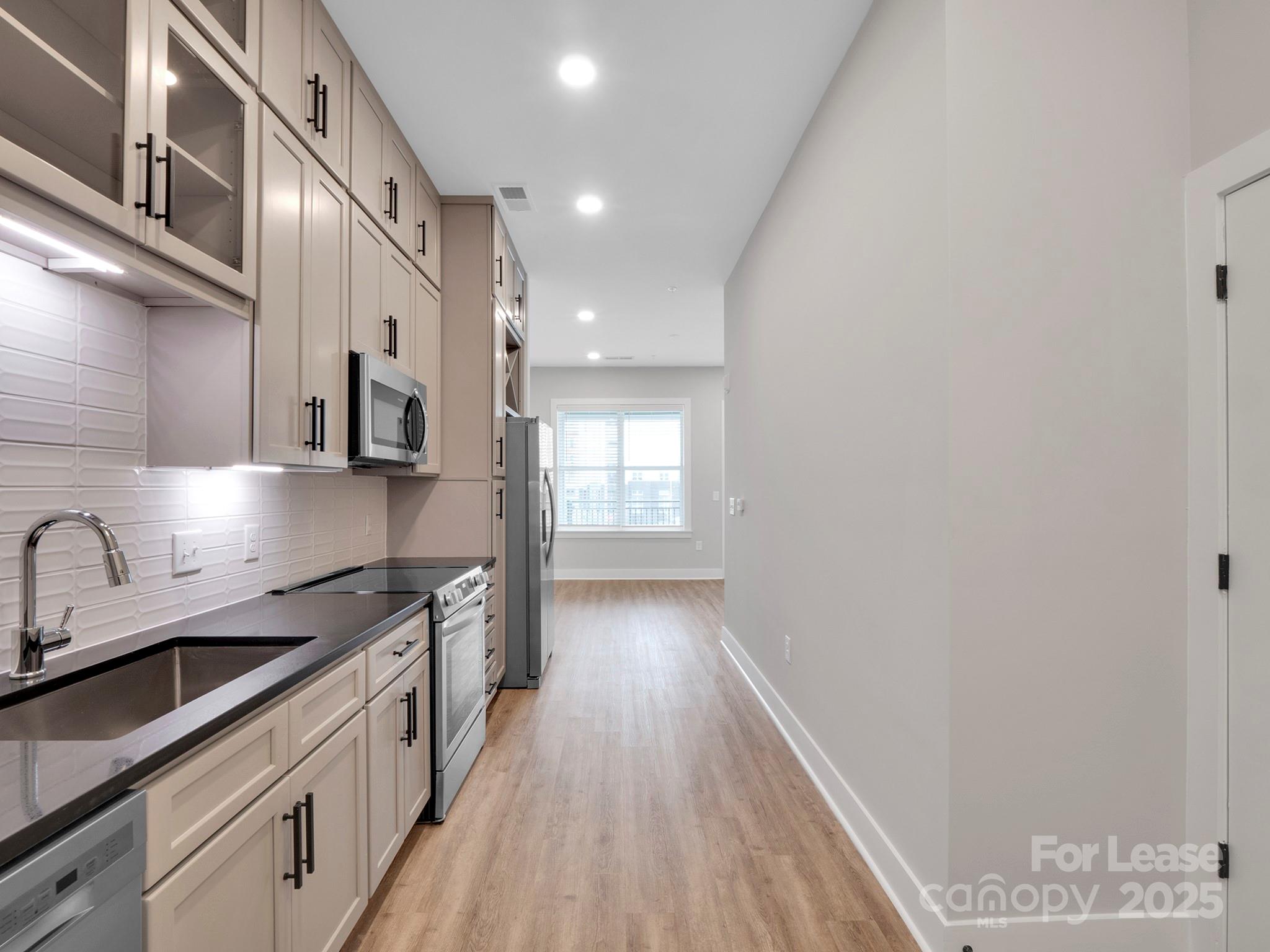 Charlotte, North Carolina 28209, United States, 1 Bedroom Bedrooms, ,1 BathroomBathrooms,Residential,Active,53851