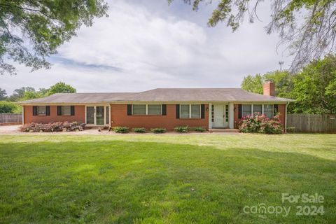 Single Family Residence in Mount Holly NC 1935 Old Hickory Grove Road.jpg