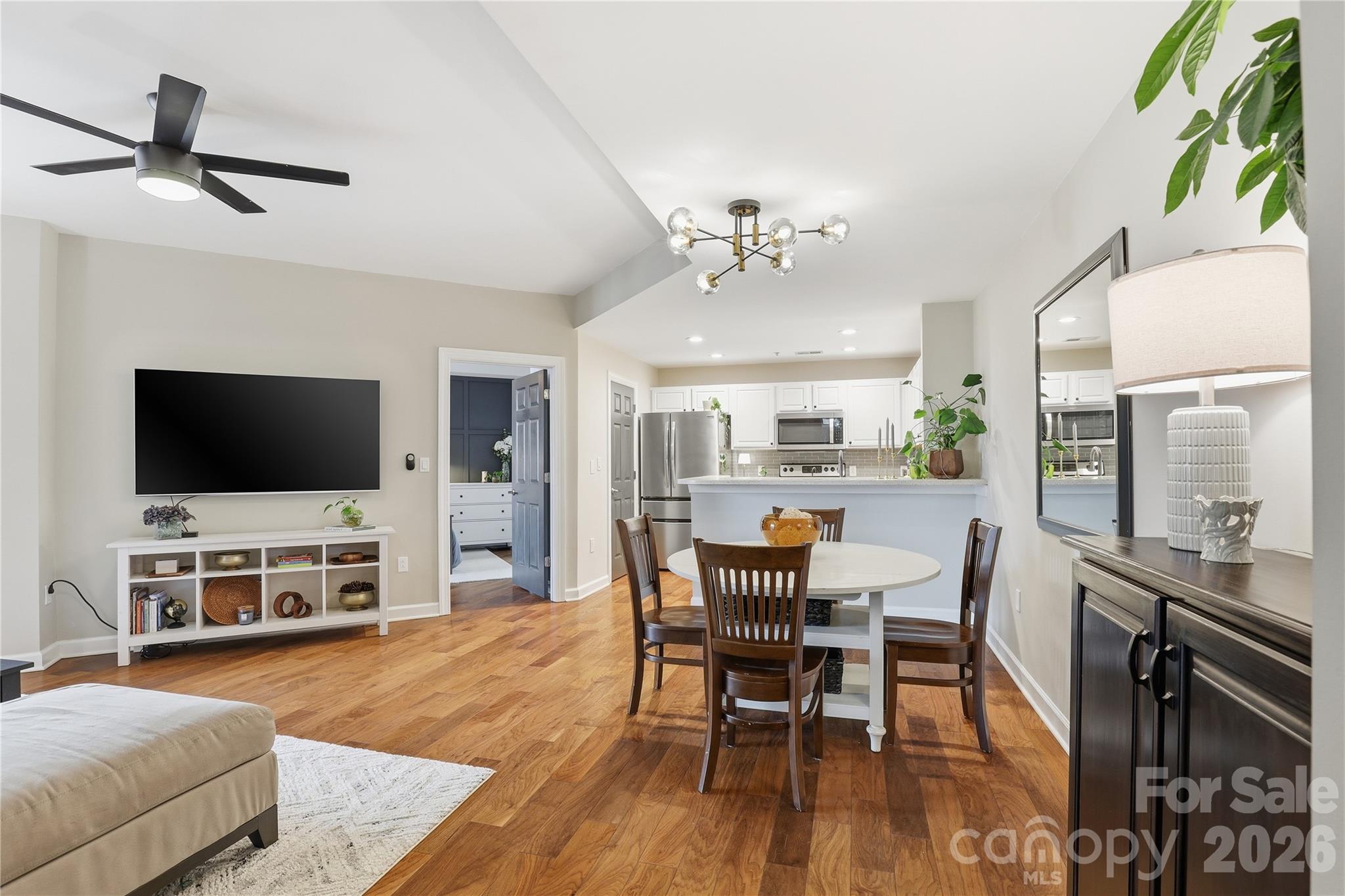 718 W Trade Street 305