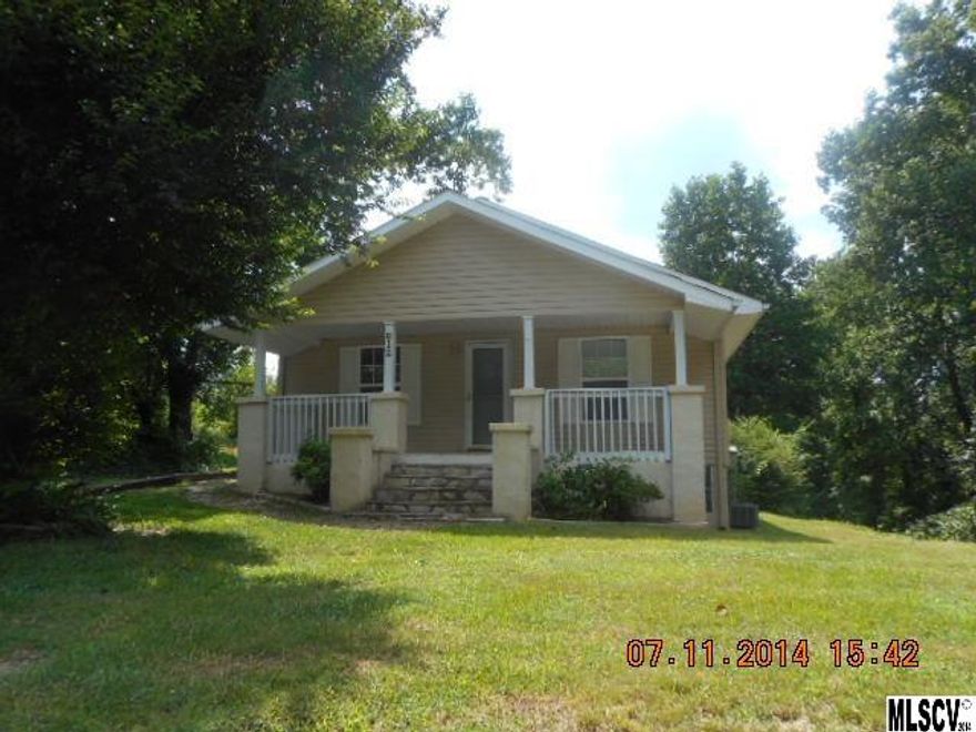 Move in ready with 2 bedrooms, 1 bath close to all of the activities in downtown Valdese. Perfect for a first time buyer or someone looking to downsize. Open floor plan with large living room and laundry off kitchen. All kitchen appliances are included. Relax on the covered front porch or back deck. Great price!!! See attachment for PAS requirements and WFHM offer submittal information in MLS document section.