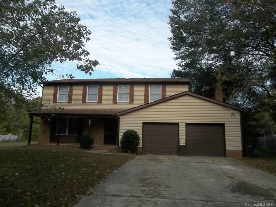 Don't miss this 4 bedroom 2.5 bath house in Shawdowlake neighborhood near Carmel Road & Pineville Matthews Road! This house has Central A/C, electric heat, range, new dishwasher, FIREPLACE, and washer/dryer connections.