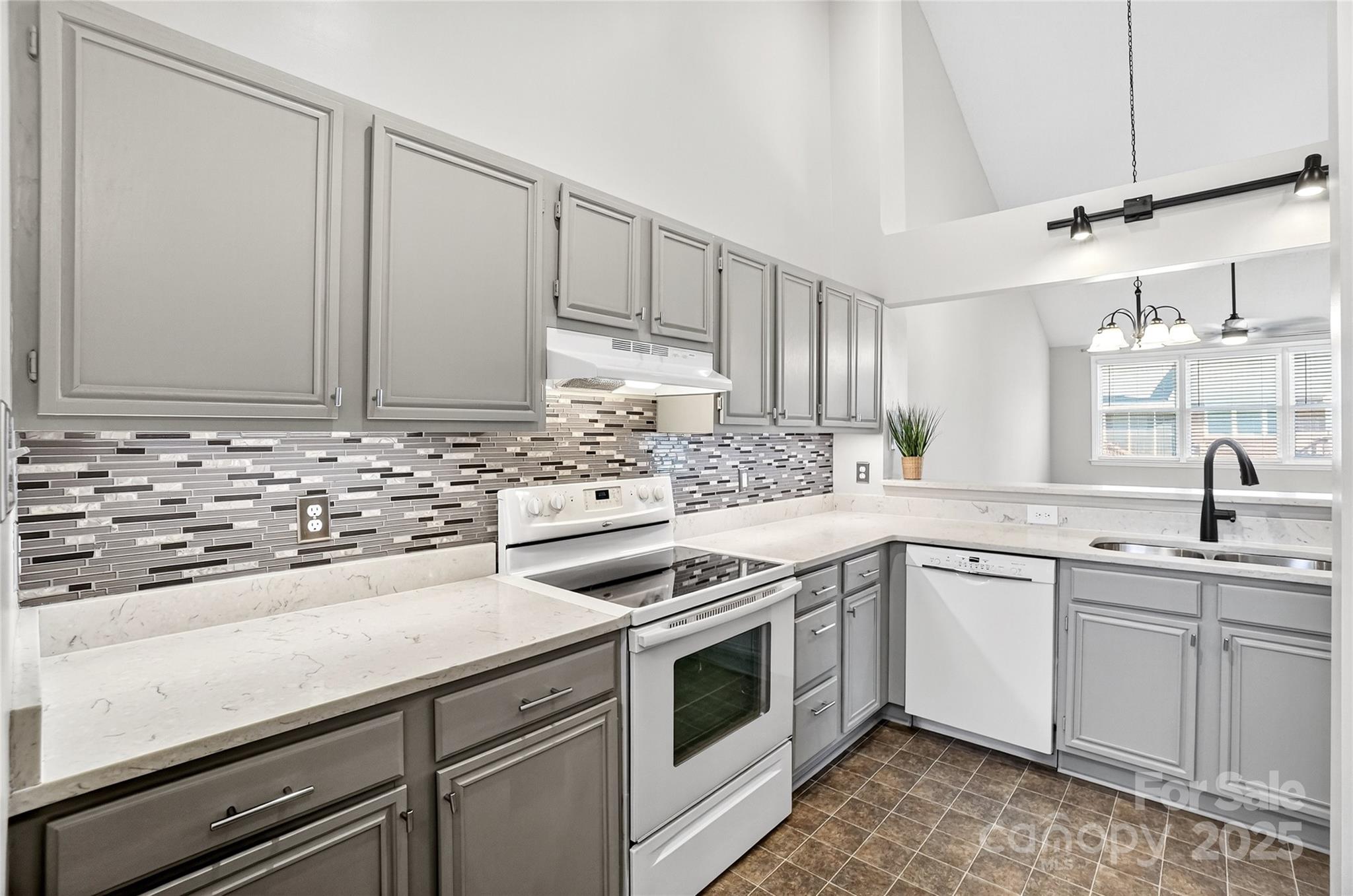 19950 Oak Leaf Circle 19