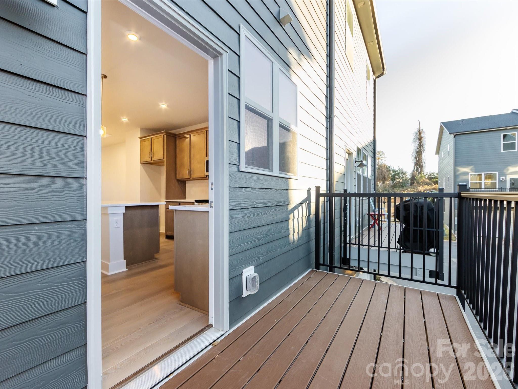 Context at Oakhurst - Residential