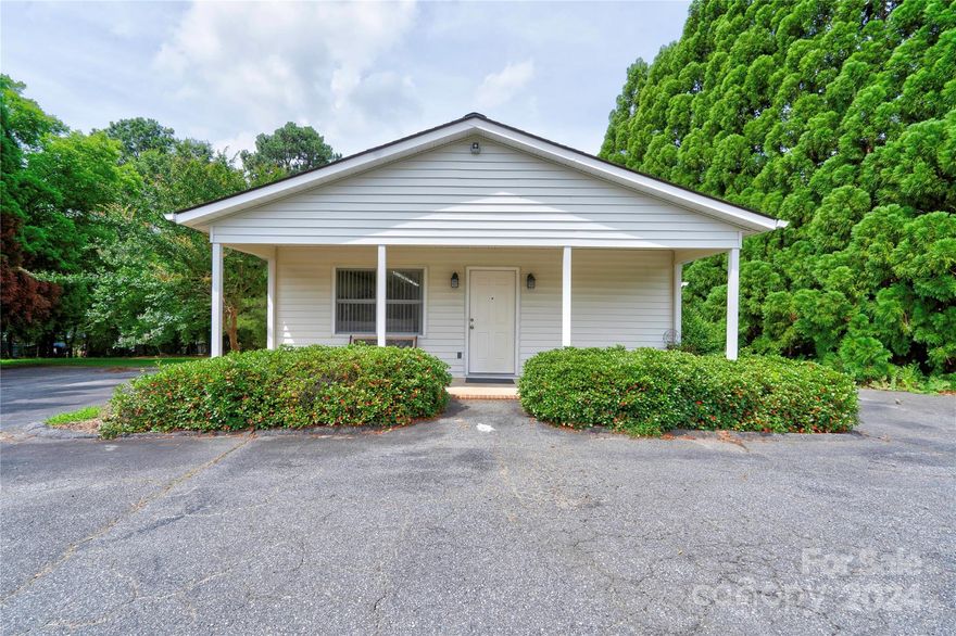 Well established beauty shop includes 5 workstations, 3 wash stations, open floor plan, waiting area, 2 restrooms, kitchenette, covered rocking chair front porch, tall crawl space for storage, approximately 15 paved parking spaces, washer/dryer and refrigerator included.   Great business opportunity! Call today to schedule a showing!