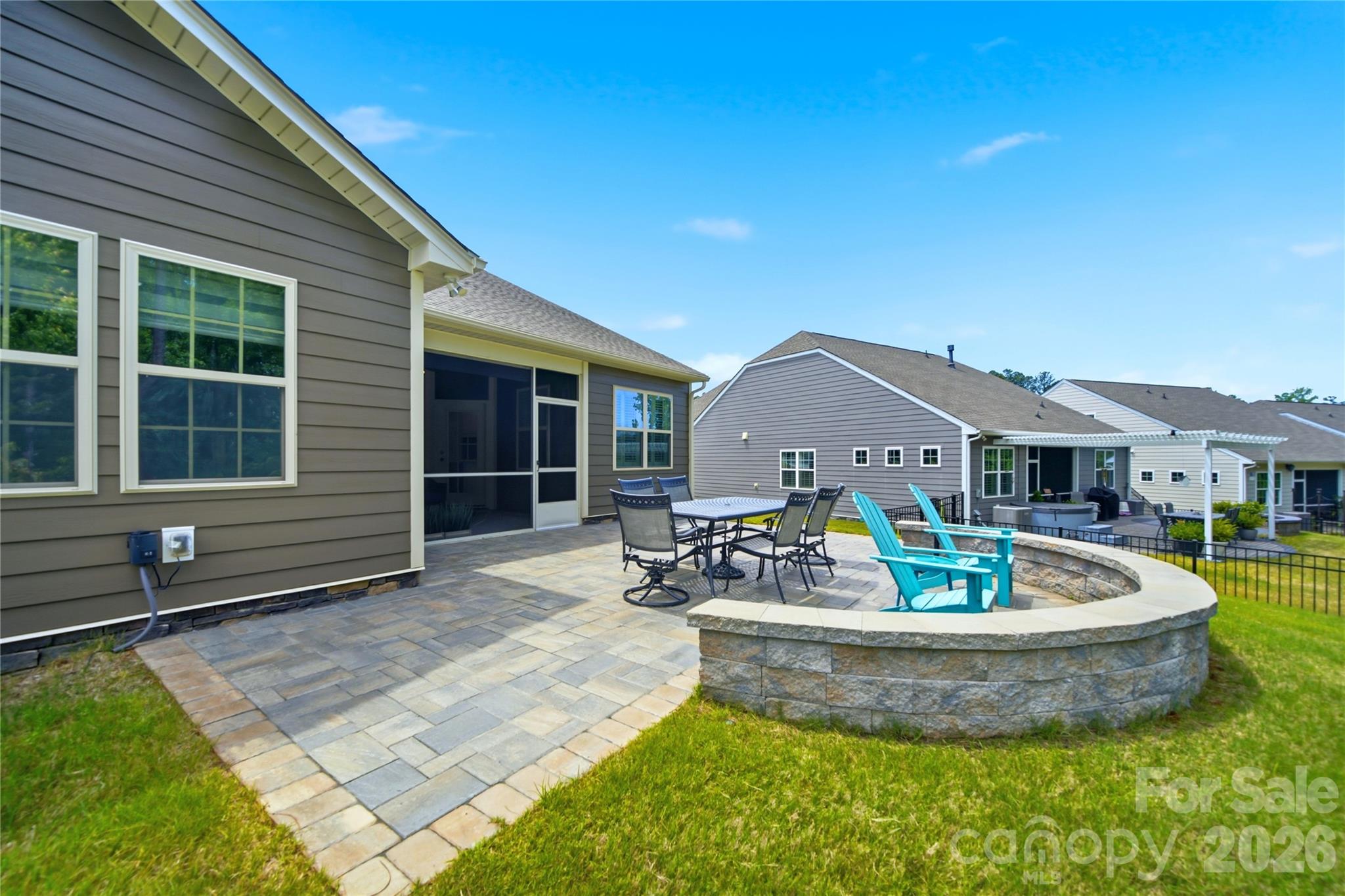 Imagery On Mtn Island - Residential
