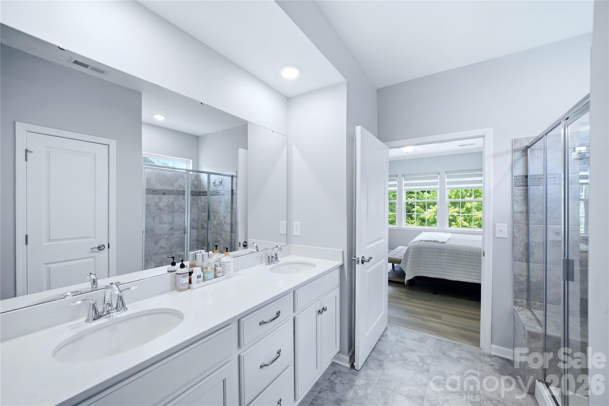 Imagery On Mtn Island - Residential