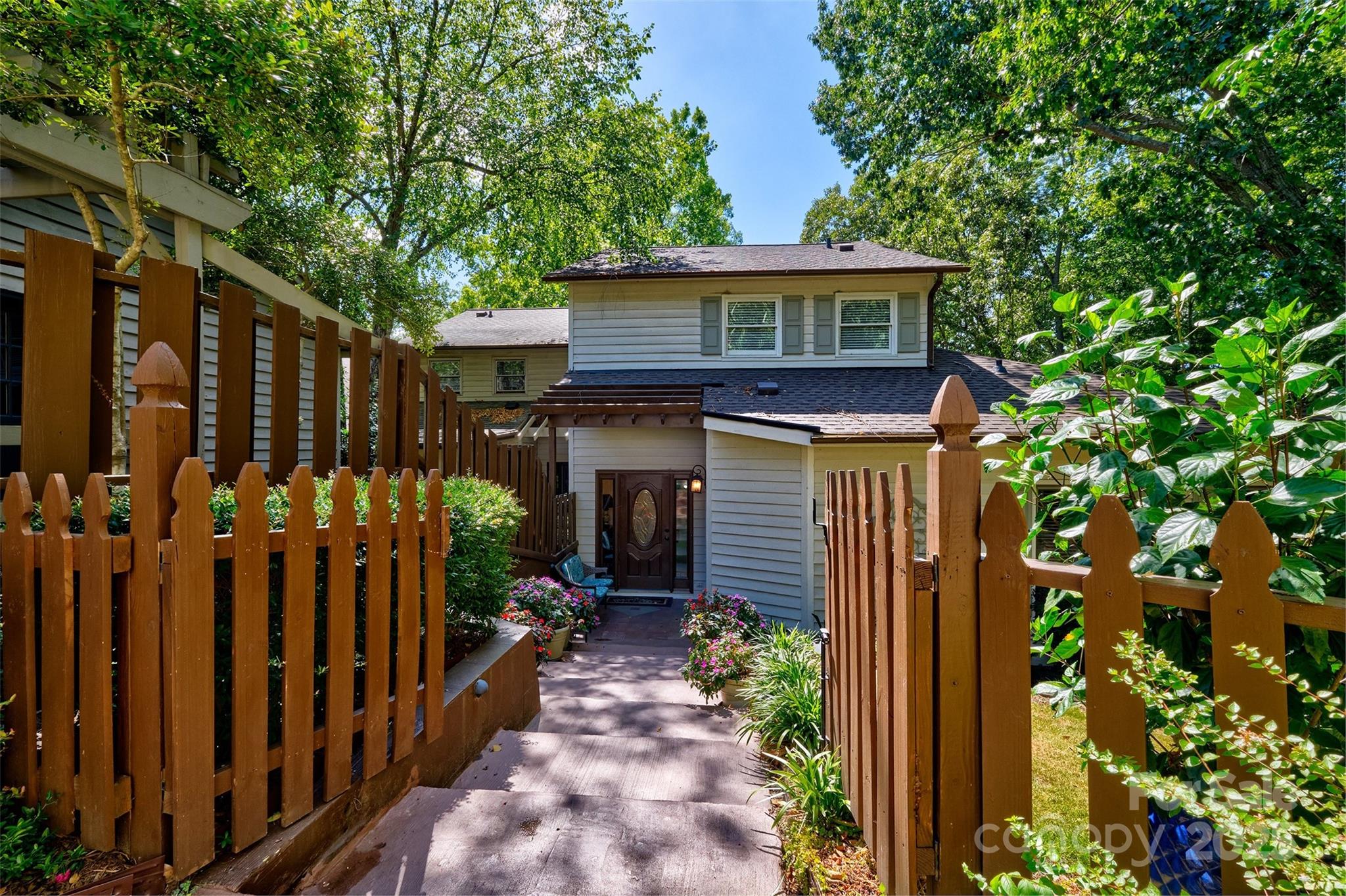 10 Weatherly Way