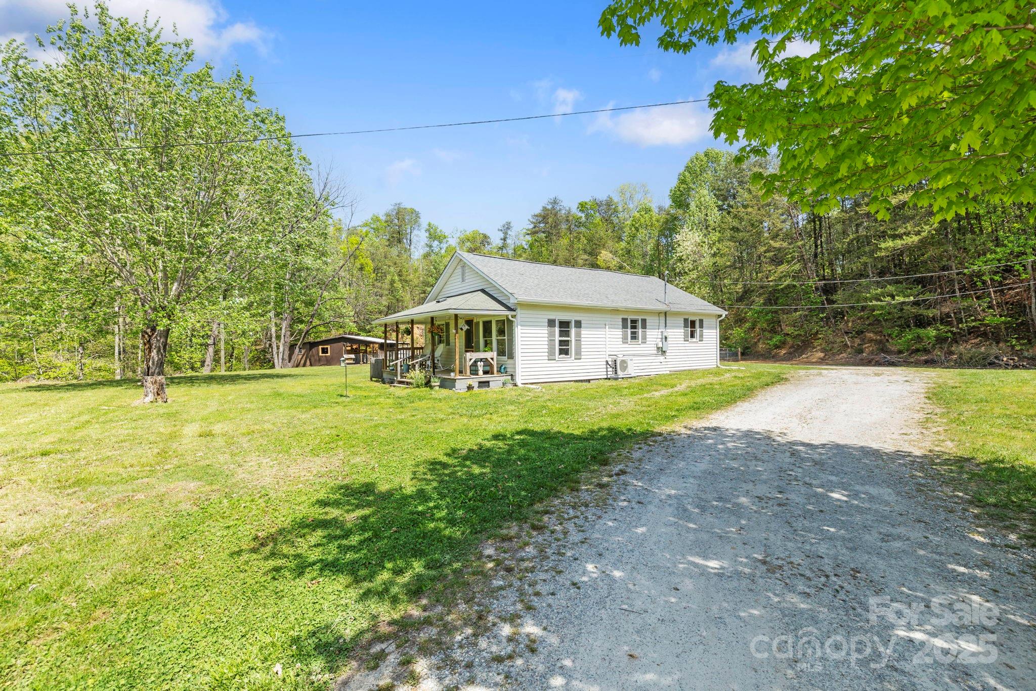 114 Edwards Loop