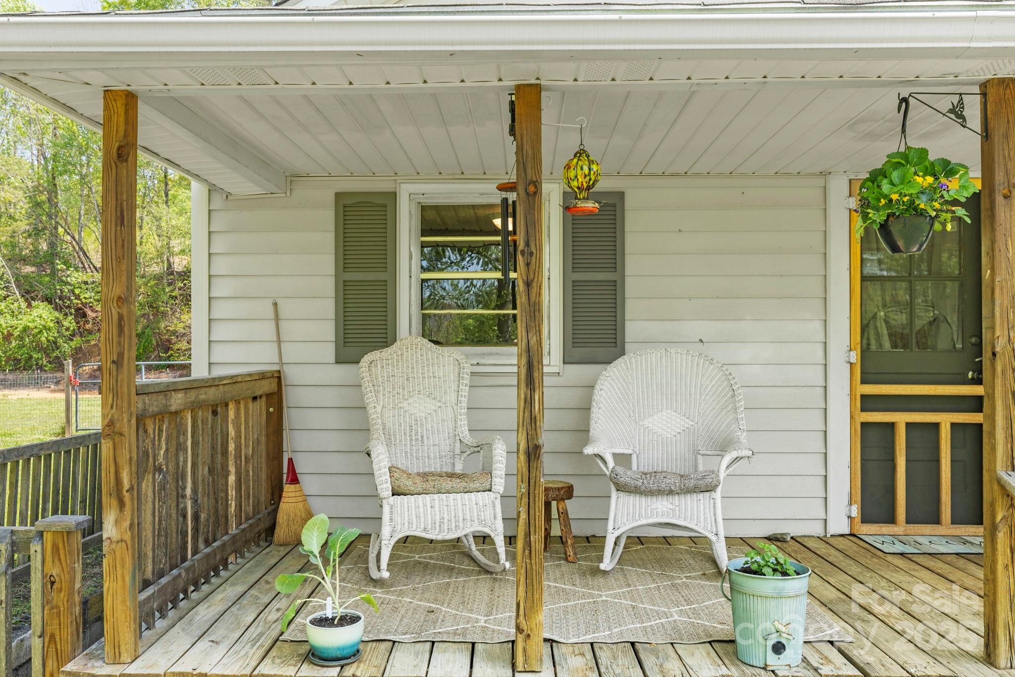 114 Edwards Loop