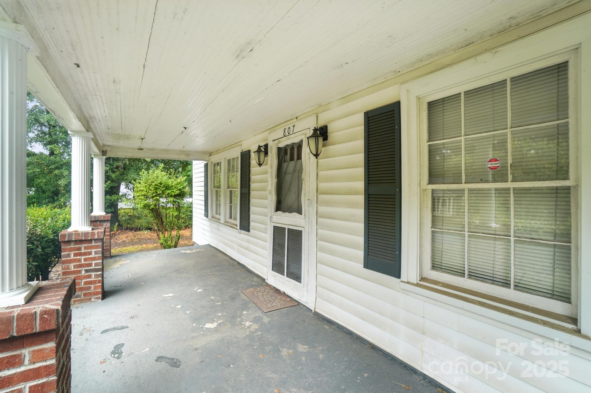 807 Lewis Street