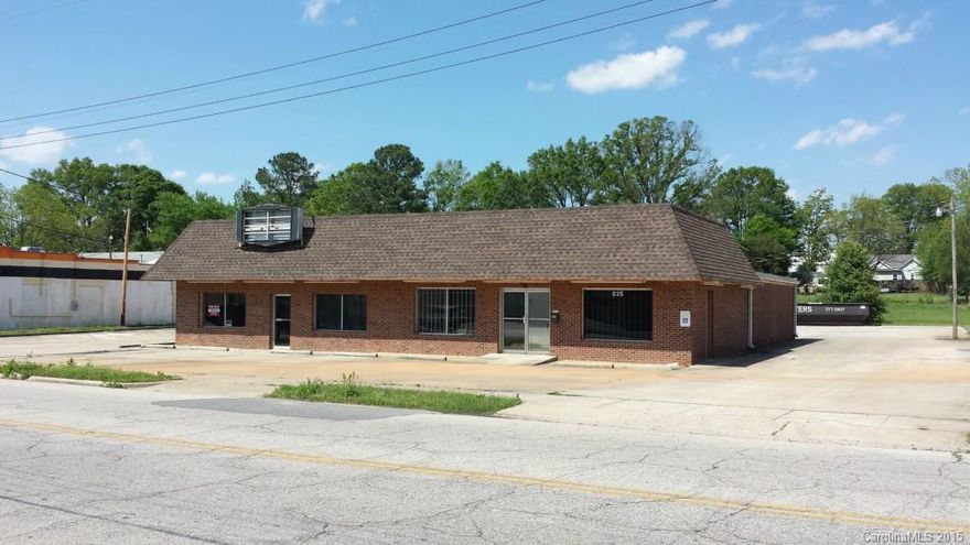 Great commercial/retail investment | 3 building including storage building for sale | Call agent for more details on pricing