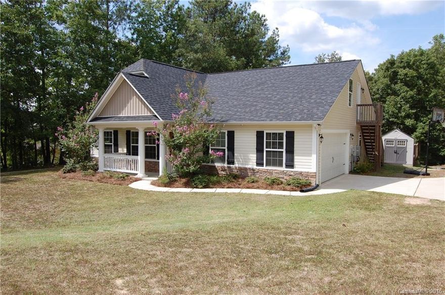 Beautiful 3 bed, 2 bath ranch home with finished bonus room and sunroom. Just minutes from Baxter, I77, and public boat landing on Lake Wylie. 2 fireplaces, a large porch, hardwoods, and granite on a large 1 acre lot in Fort Mill.