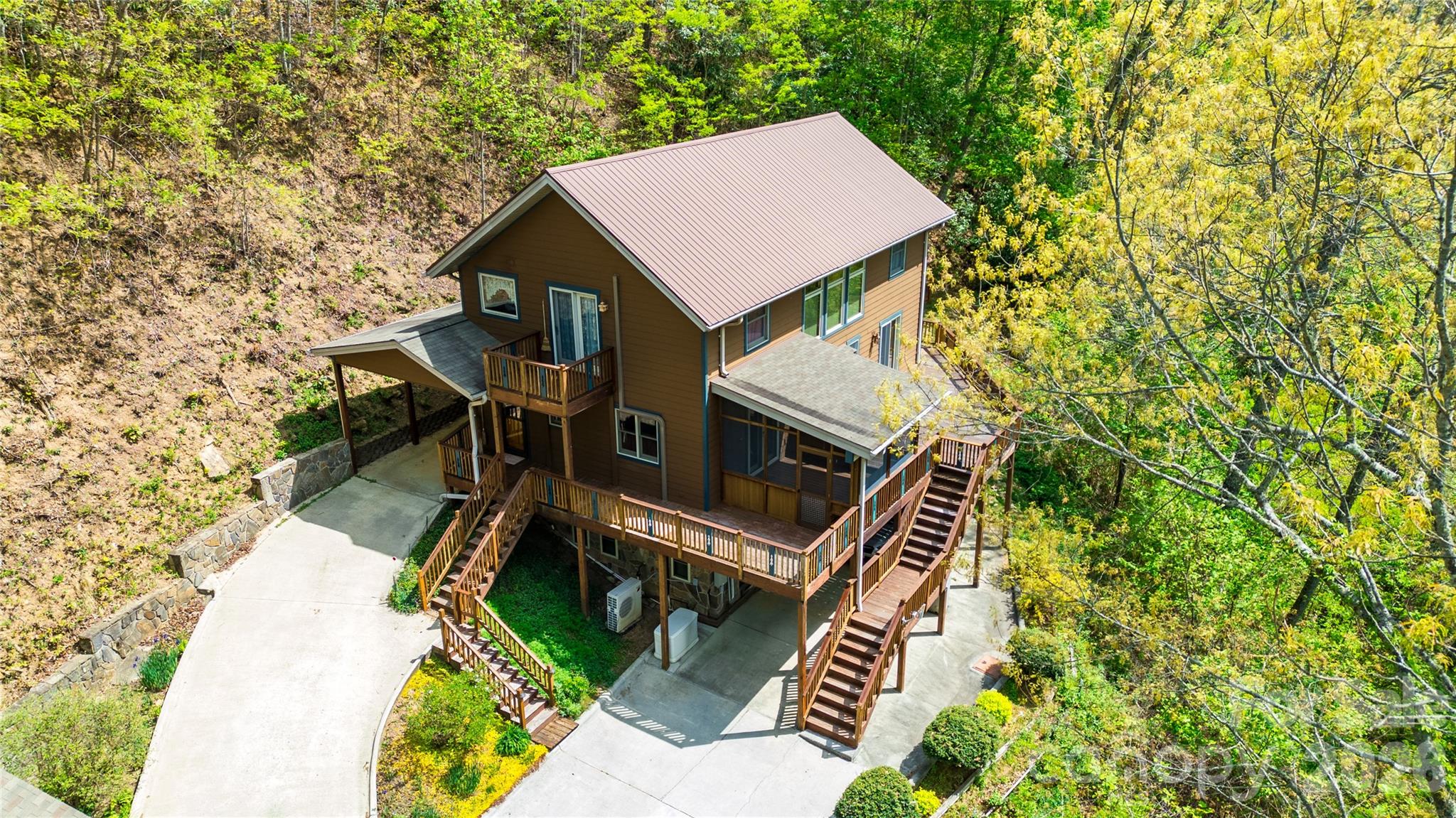 1602 Forest Run Road