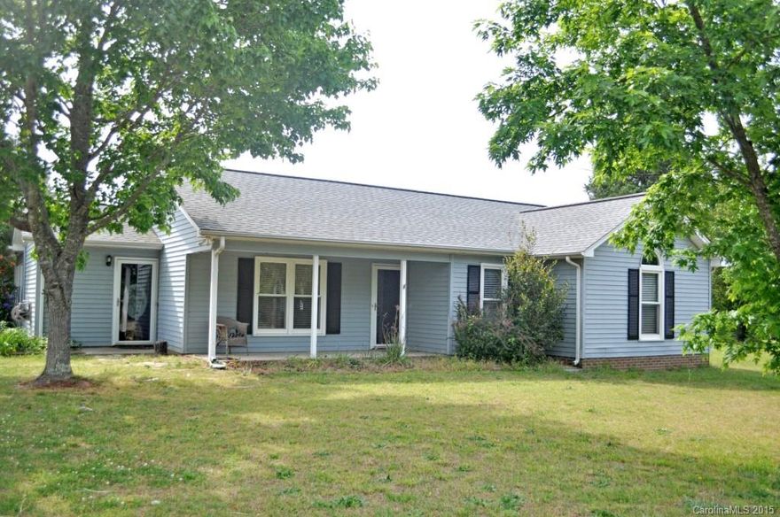 Clover Schools, 3bd/2 bath updaded home on 1 acre. Fenced backyard. Added 3 season room that is perfect for entertaining. . Vaulted ceiling in the Master, Open Floor Plan, Hard Wood/Tile Floors, Granite Counter tops, New Cabinets,  2 Out Buildings Clover Schools on an acre. Move In Ready! FHA/USDA Approved