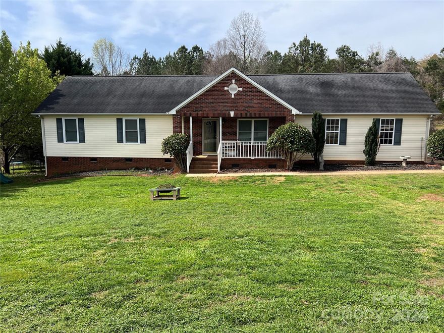 Welcome to your dream home nestled on a spacious 1-acre lot with a beautifully fenced-in yard! This charming property features a cozy and inviting 3-bedroom, 2-bathroom layout perfect for comfortable living. As you step inside, you'll be greeted by a warm and welcoming atmosphere with ample natural light throughout. The open-concept living area offers a perfect space for entertaining guests or relaxing with your loved ones.
The well-appointed kitchen is a chef's delight, with stainless steel appliances, sleek countertops and plenty of storage for all your culinary needs. Enjoy these spacious rooms with a large master bedroom. Outside, the expansive yard is ideal for outdoor activities, gardening, or simply unwinding in the fresh air. Don't miss the opportunity to make this beautiful ranch home yours and enjoy the tranquility of country living at its finest!