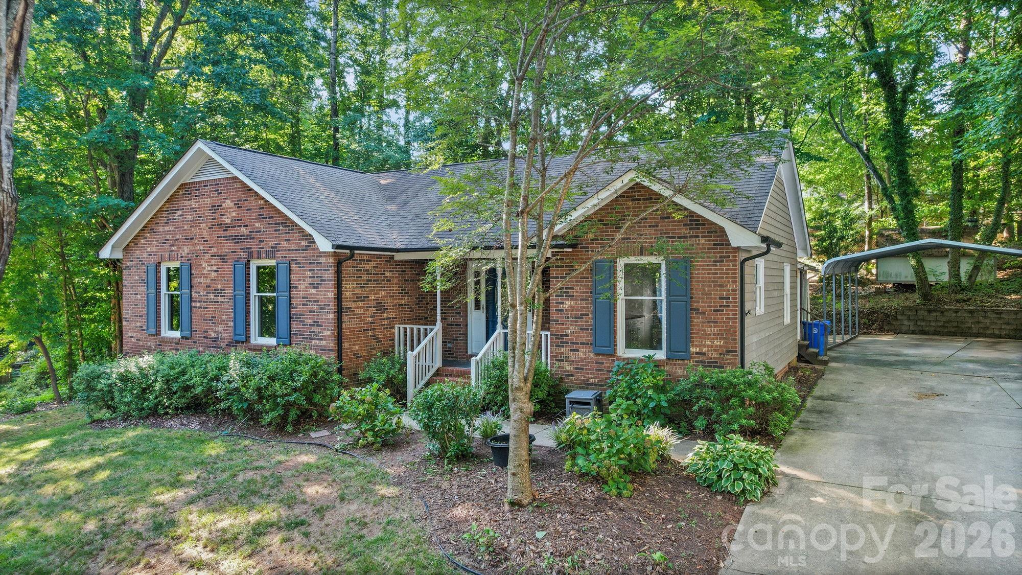 821 Deer Path Place