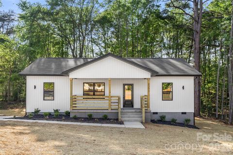 Photo of 2277 Pacer Drive, Lancaster, SC 29720 (MLS # 4370344)