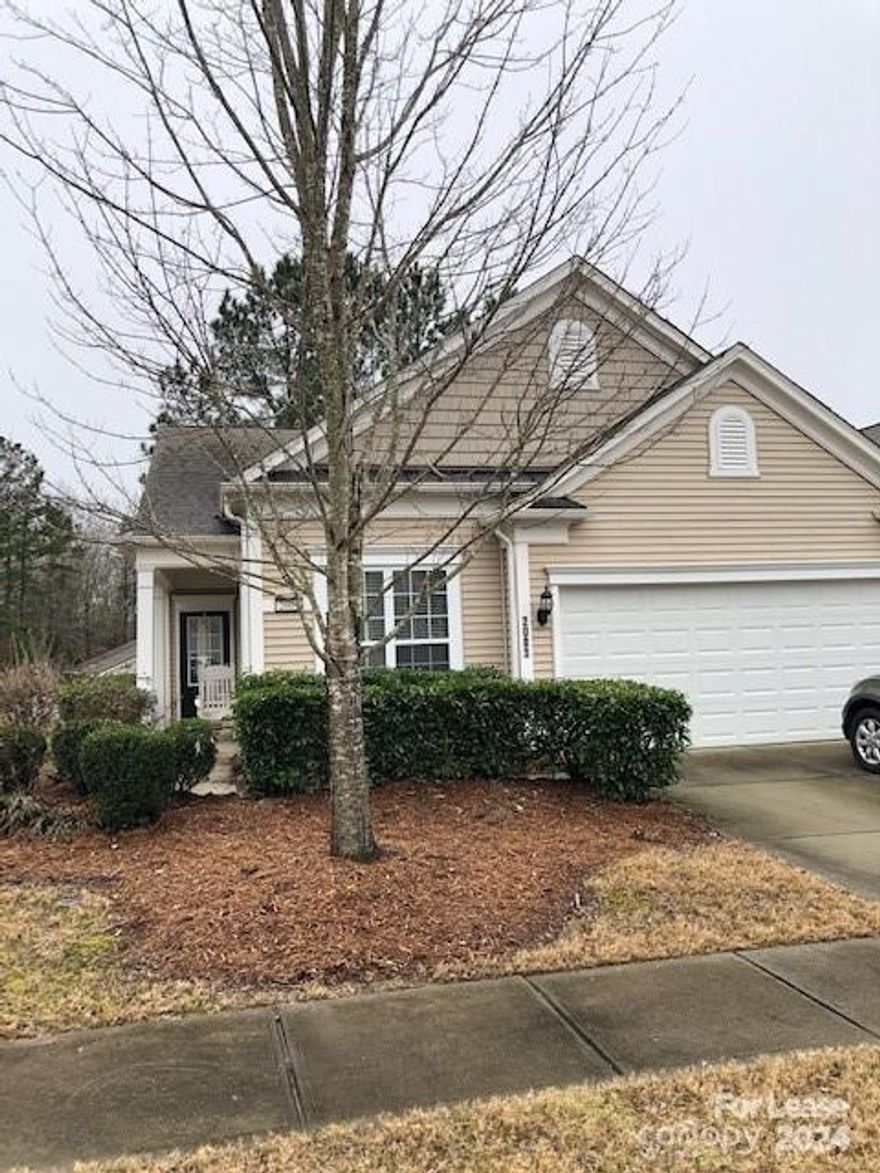 Sun City Carolinas golf neighborhood!
Great floor plan with a den/library off the foyer, and an open living space with great room, large dining room, and kitchen. Covered porch leads out to small, private yard. Good sized master bathroom with walk in shower, dual sinks, and walk in closet. Home also features a 2 car garage and walk in laundry room. Kitchen has stainless steel appliances and granite countertops.

text agent for showing