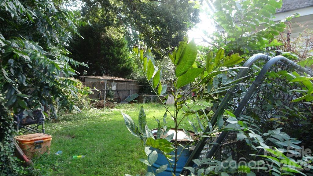 214 E Pressley Avenue