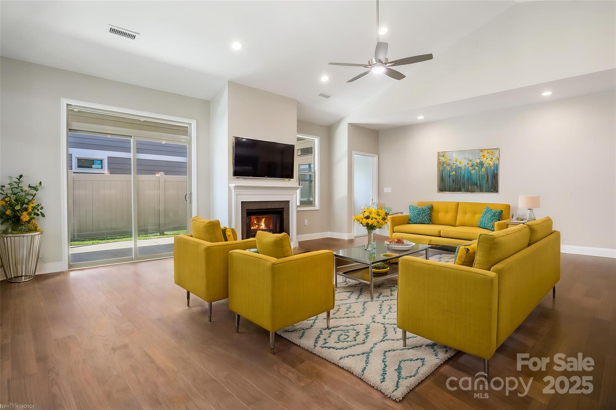 Hickory, North Carolina 28601, United States, 2 Bedrooms Bedrooms, ,2 BathroomsBathrooms,Residential,Active,132548