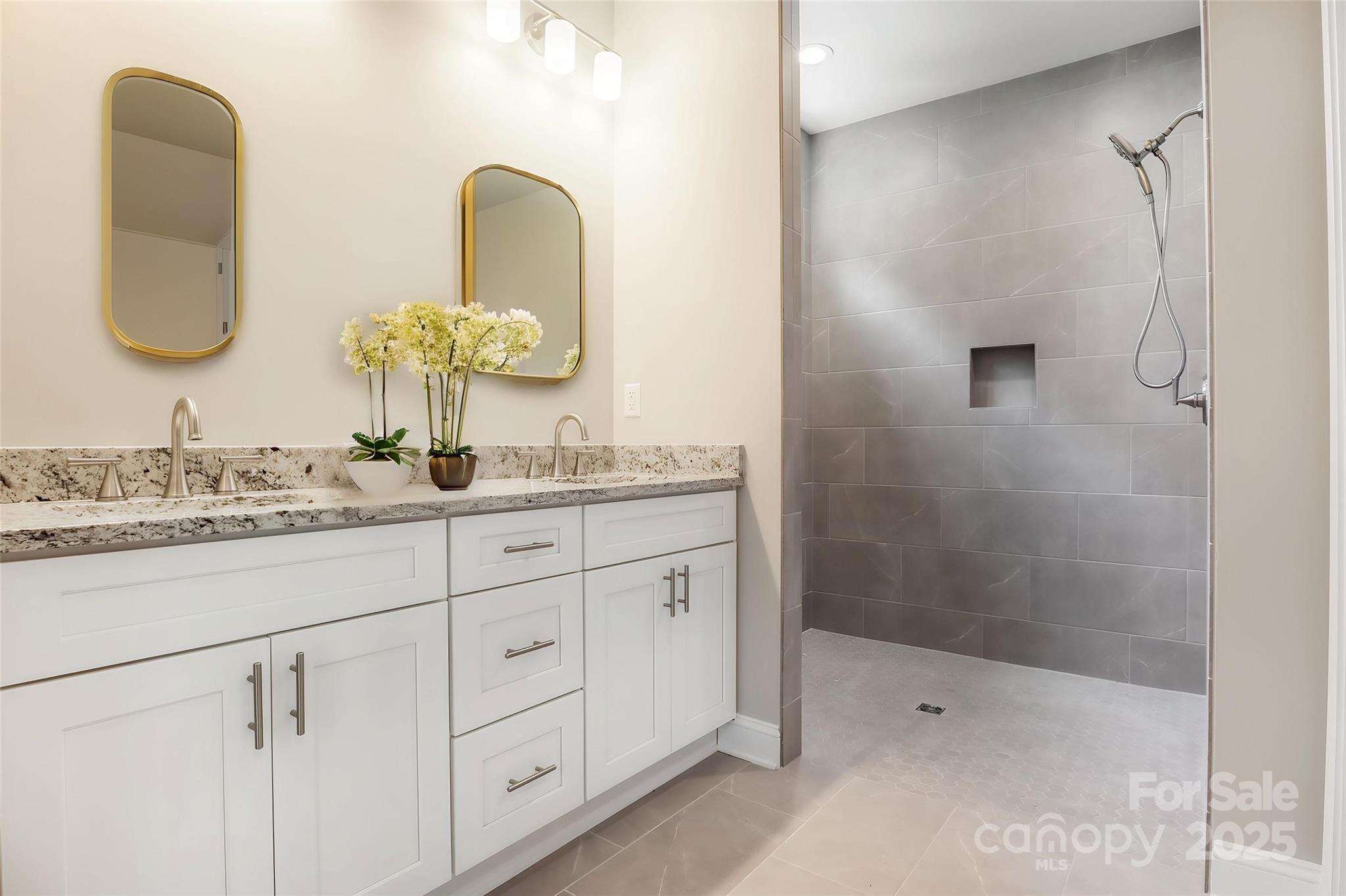 Hickory, North Carolina 28601, United States, 2 Bedrooms Bedrooms, ,2 BathroomsBathrooms,Residential,Active,132548