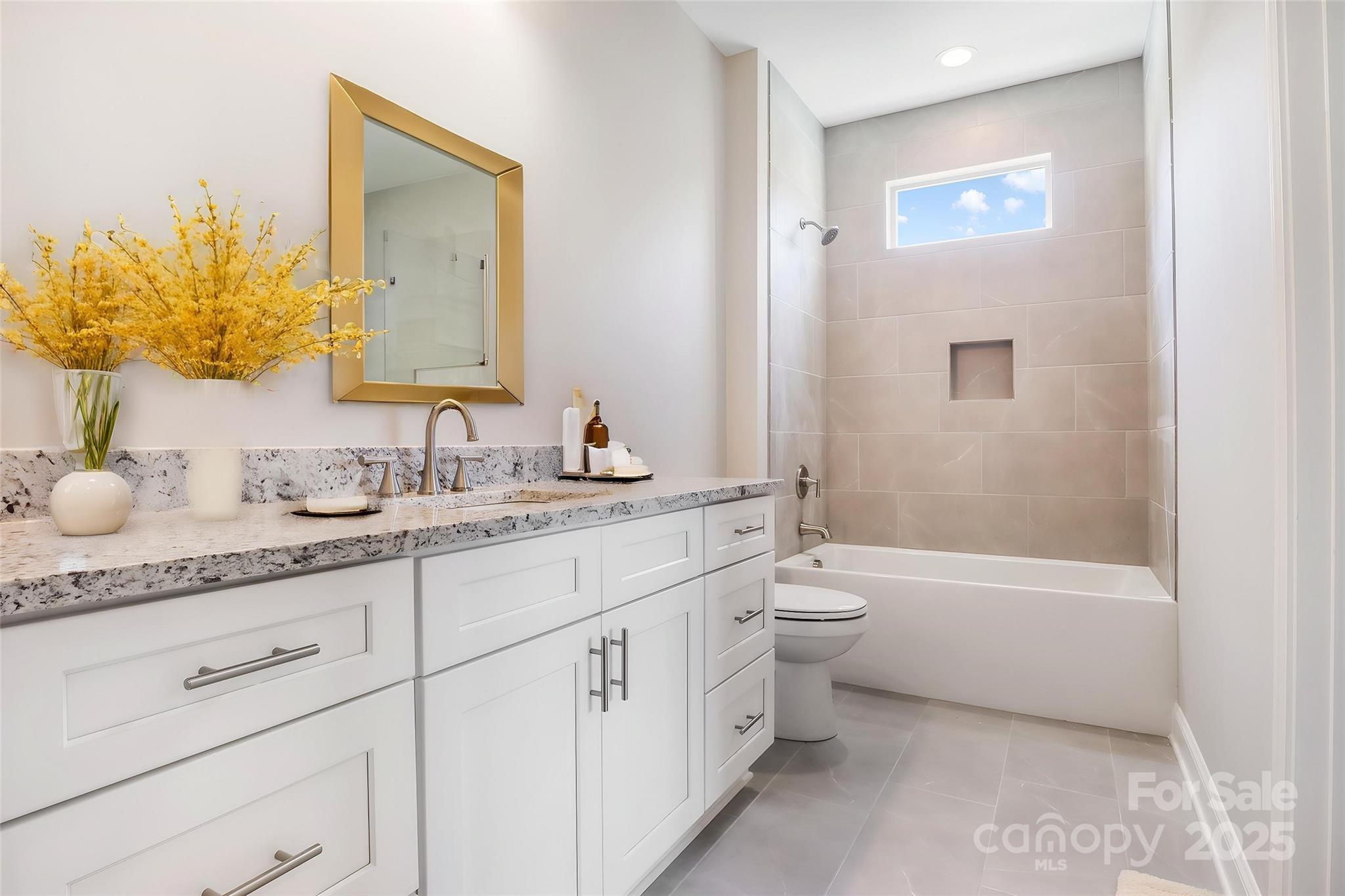 Hickory, North Carolina 28601, United States, 2 Bedrooms Bedrooms, ,2 BathroomsBathrooms,Residential,Active,132548